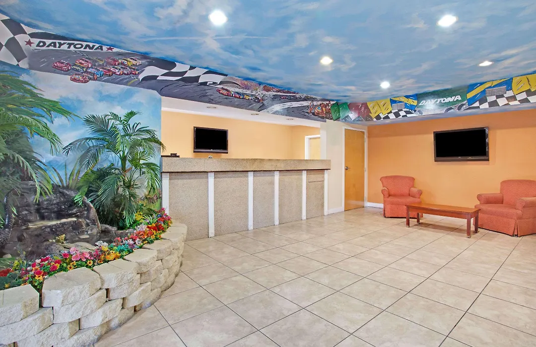 Super 8 By Wyndham Daytona Beach-1